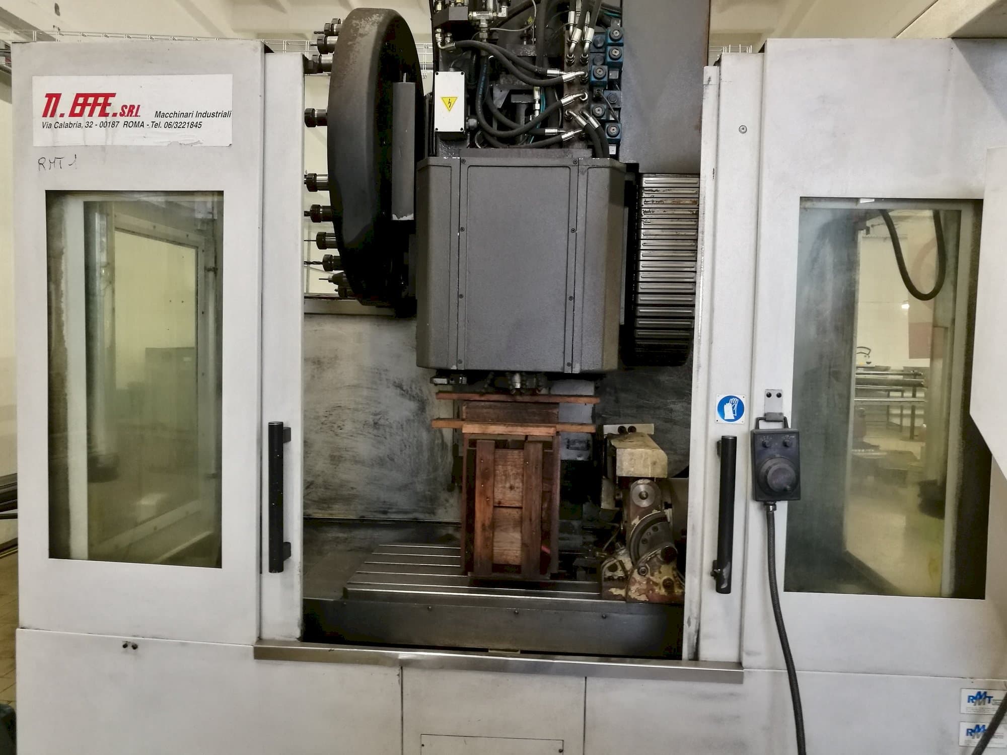 Vista frontale della macchina RMT Kompakt 8