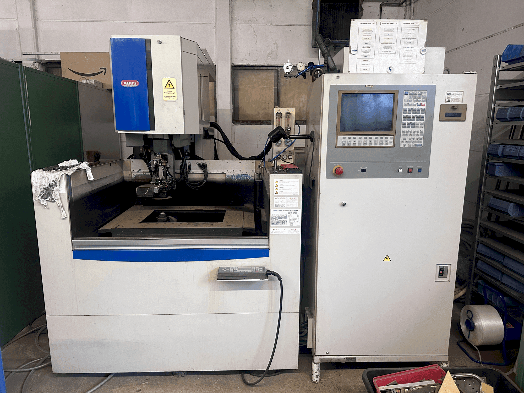 Vista frontale della macchina Mitsubishi FX20K