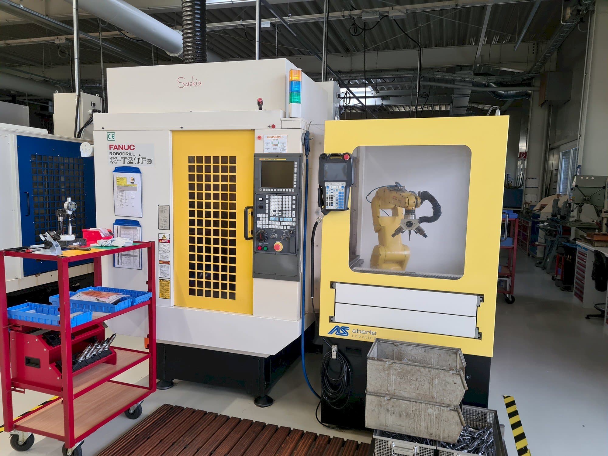 Vista frontale della macchina FANUC Robodrill ALPHA T21iFA