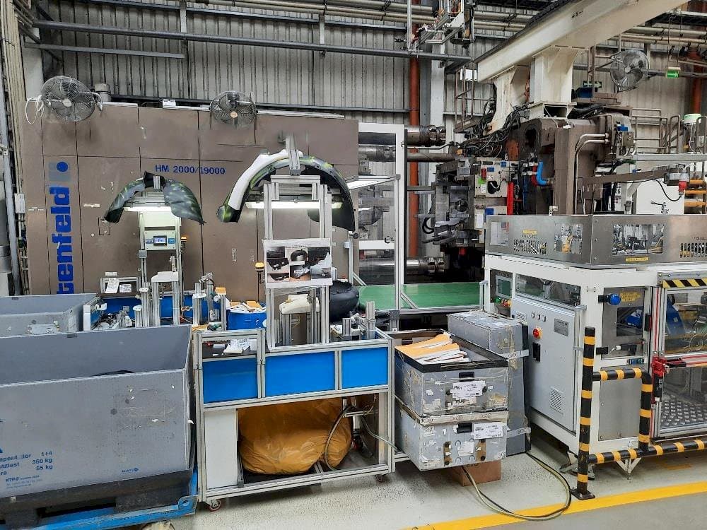 Vista frontale della macchina Battenfeld HM2000/19000