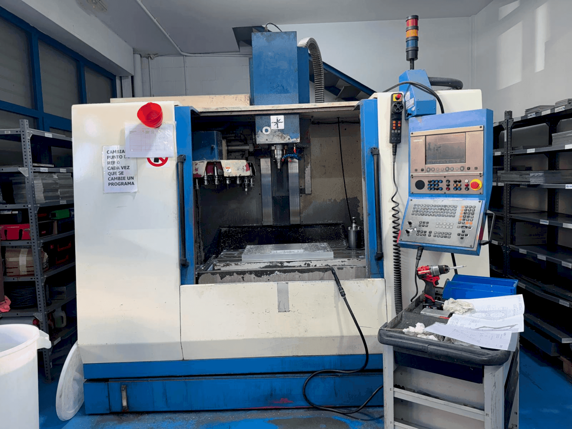 Vista frontale della macchina LAGUN GVC 1000