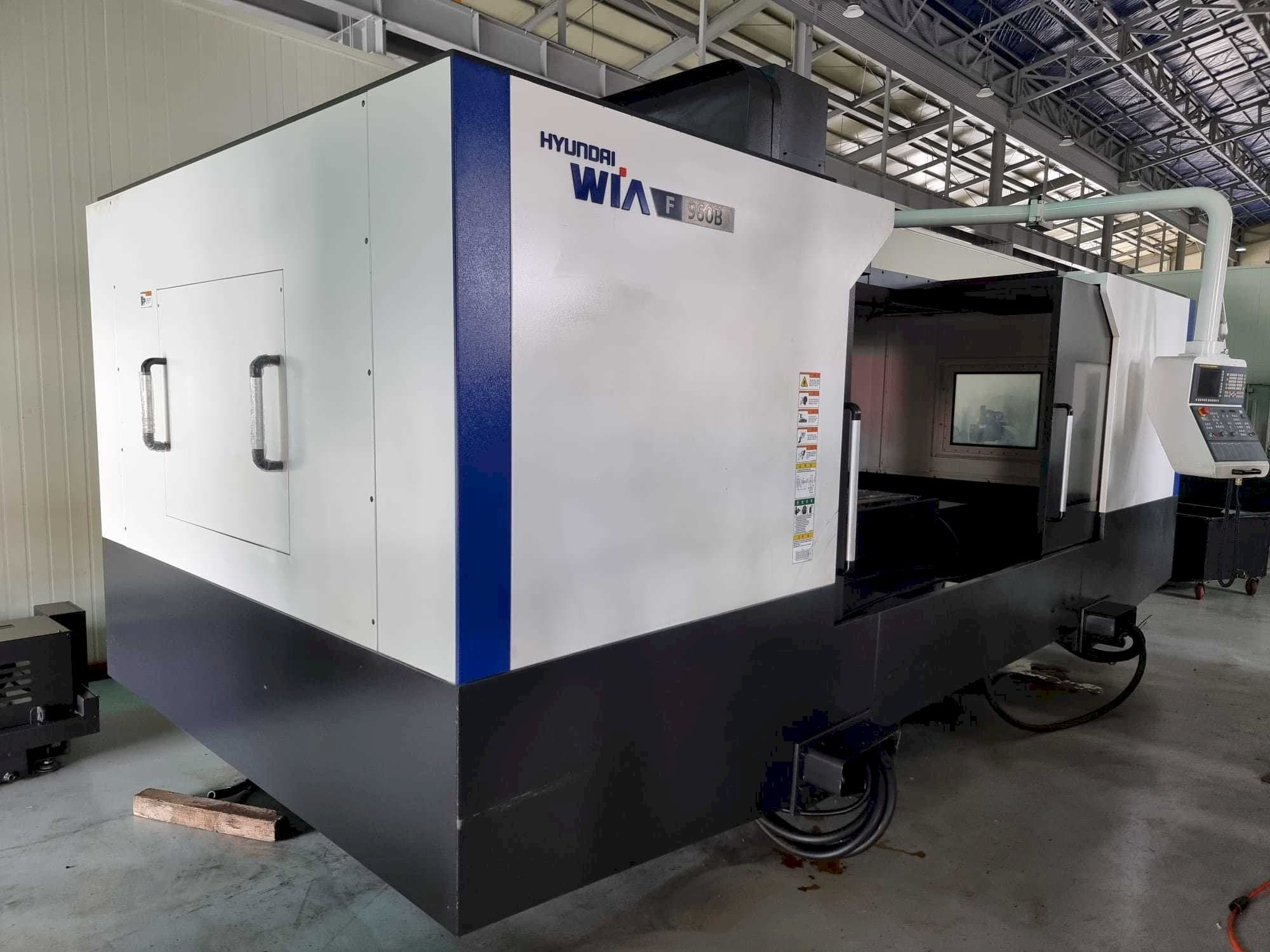 Vista frontale della macchina Hyundai Wia F960B