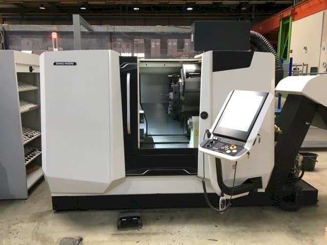 Vista frontale della macchina DMG MORI CLX 450