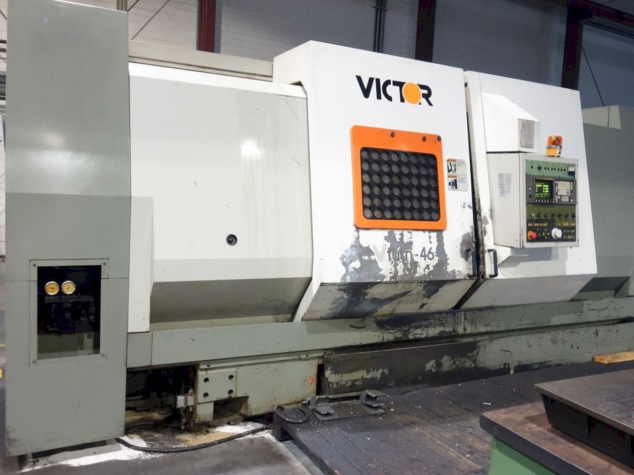 Vista frontale della macchina Victor V Turn 46 (1997)