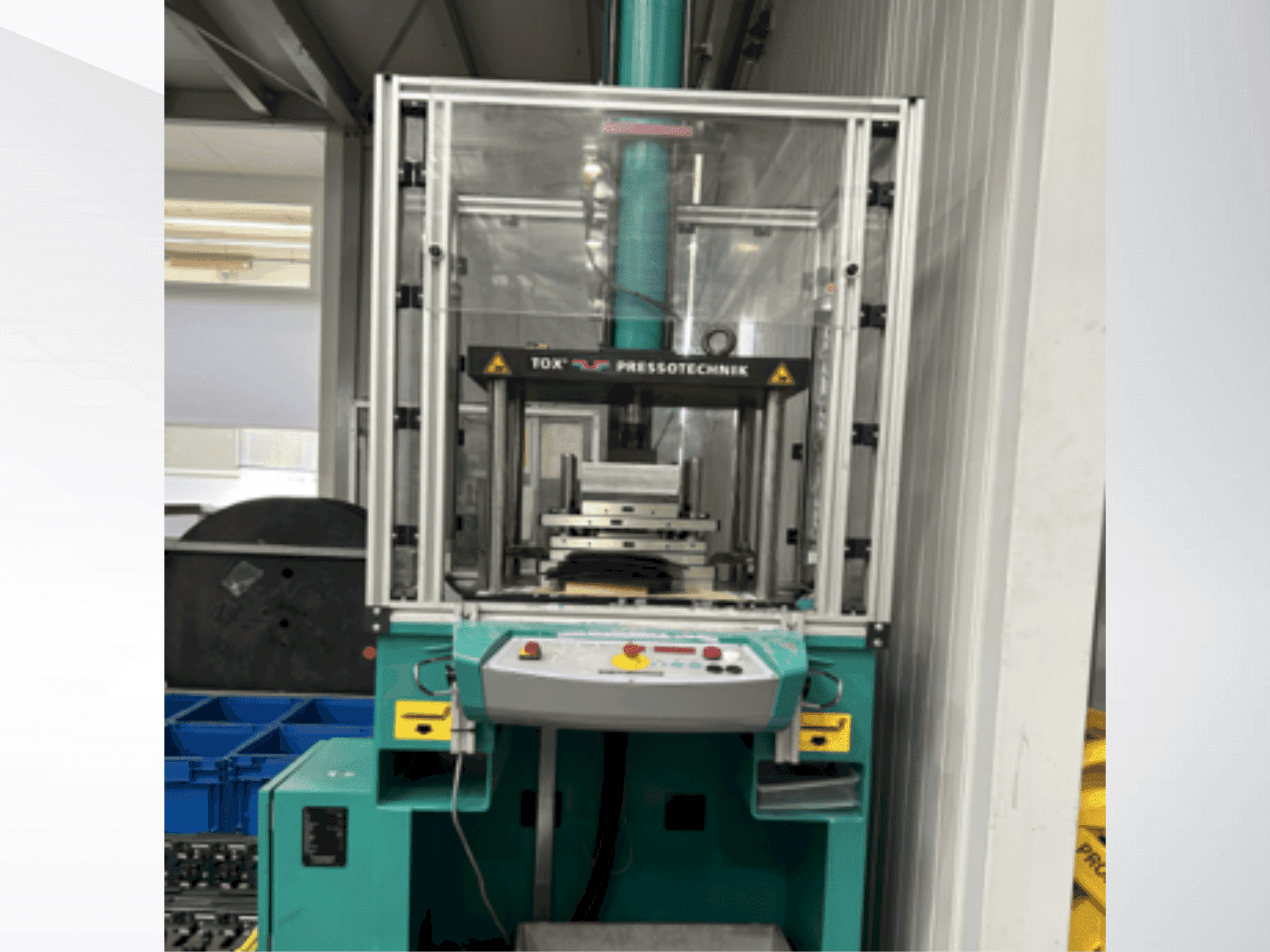 Vista frontale della macchina TOX MAG 008.261.A.001