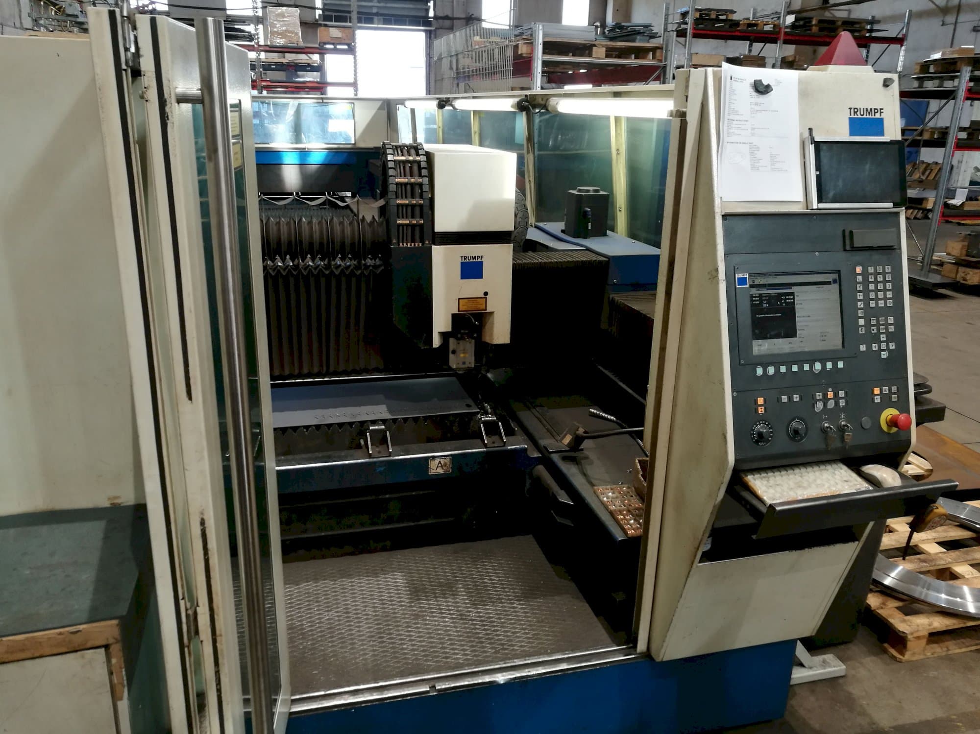 Vista frontale della macchina Trumpf TruLaser 5060