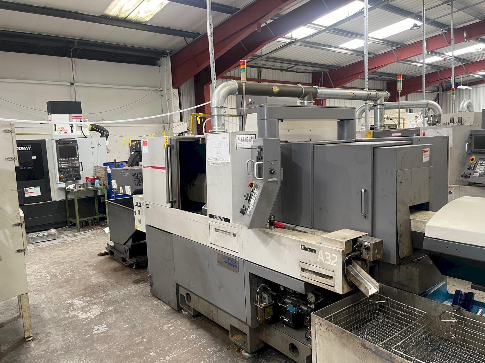 Vista frontale della macchina Citizen A32-VII CL