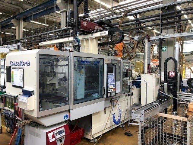 Vista frontale della macchina Krauss Maffei 150-700 C2