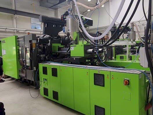 Vista frontale della macchina Engel DUO 860/450