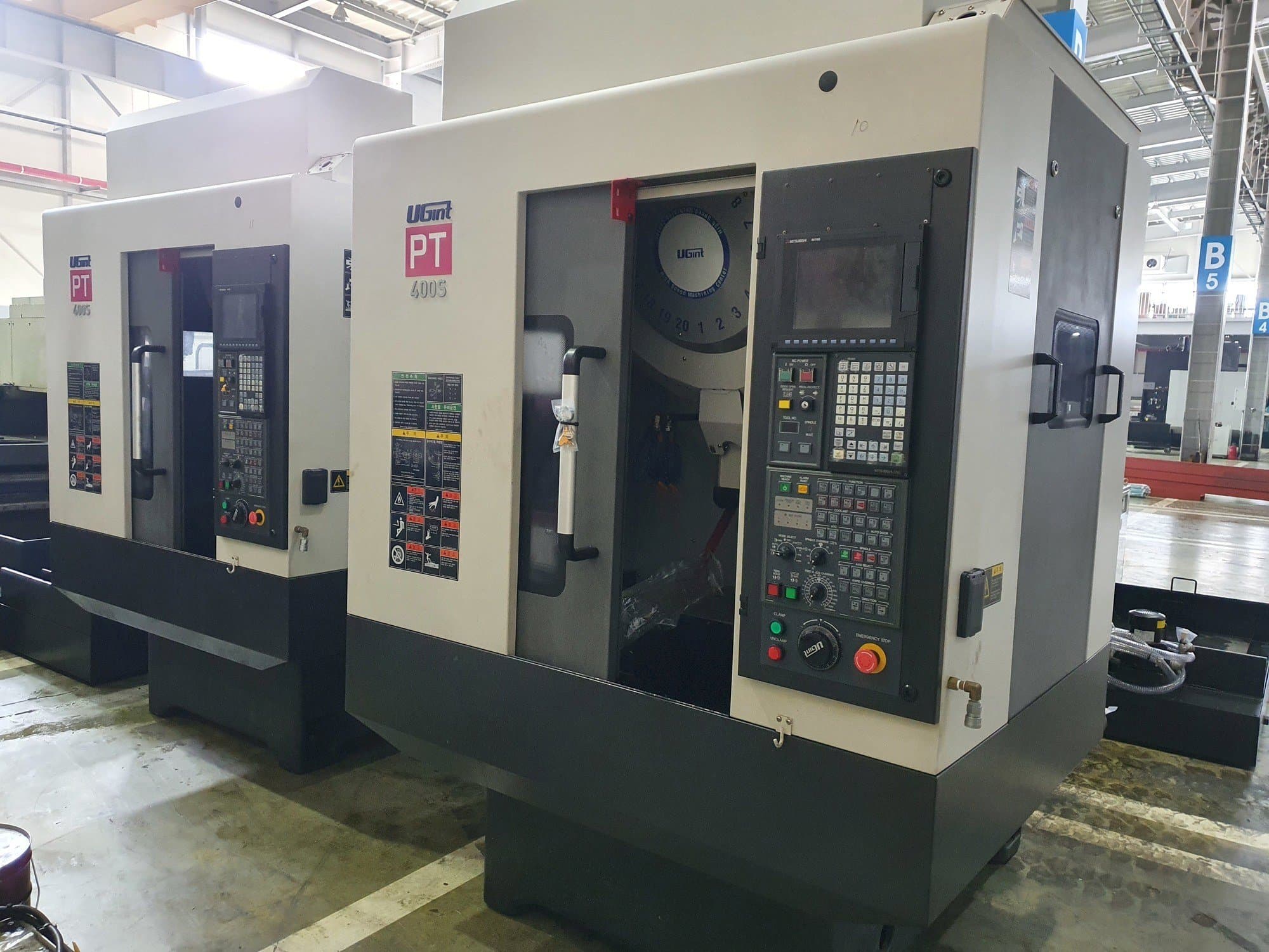 Vista frontale della macchina UGINT PT400S