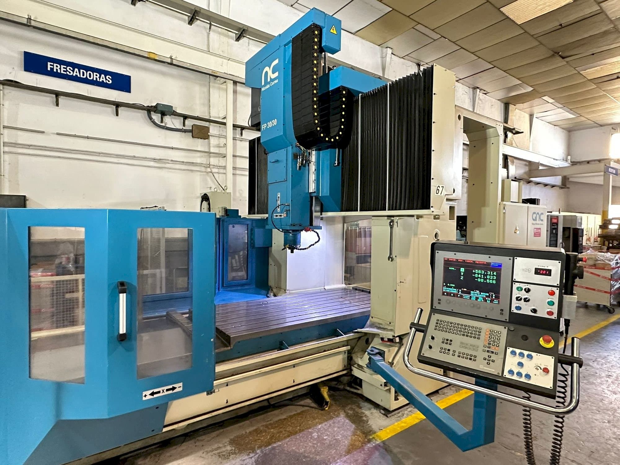 Vista frontale della macchina NIEDERBERGER FP30/30