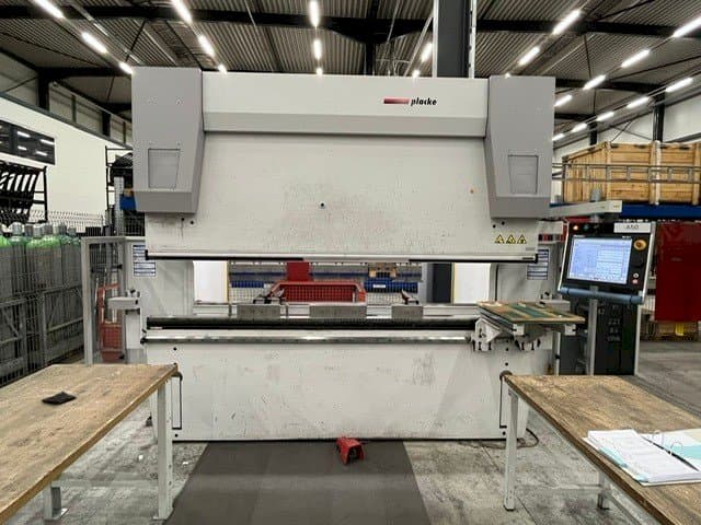 Vista frontale della macchina PLACKE HQPB P595