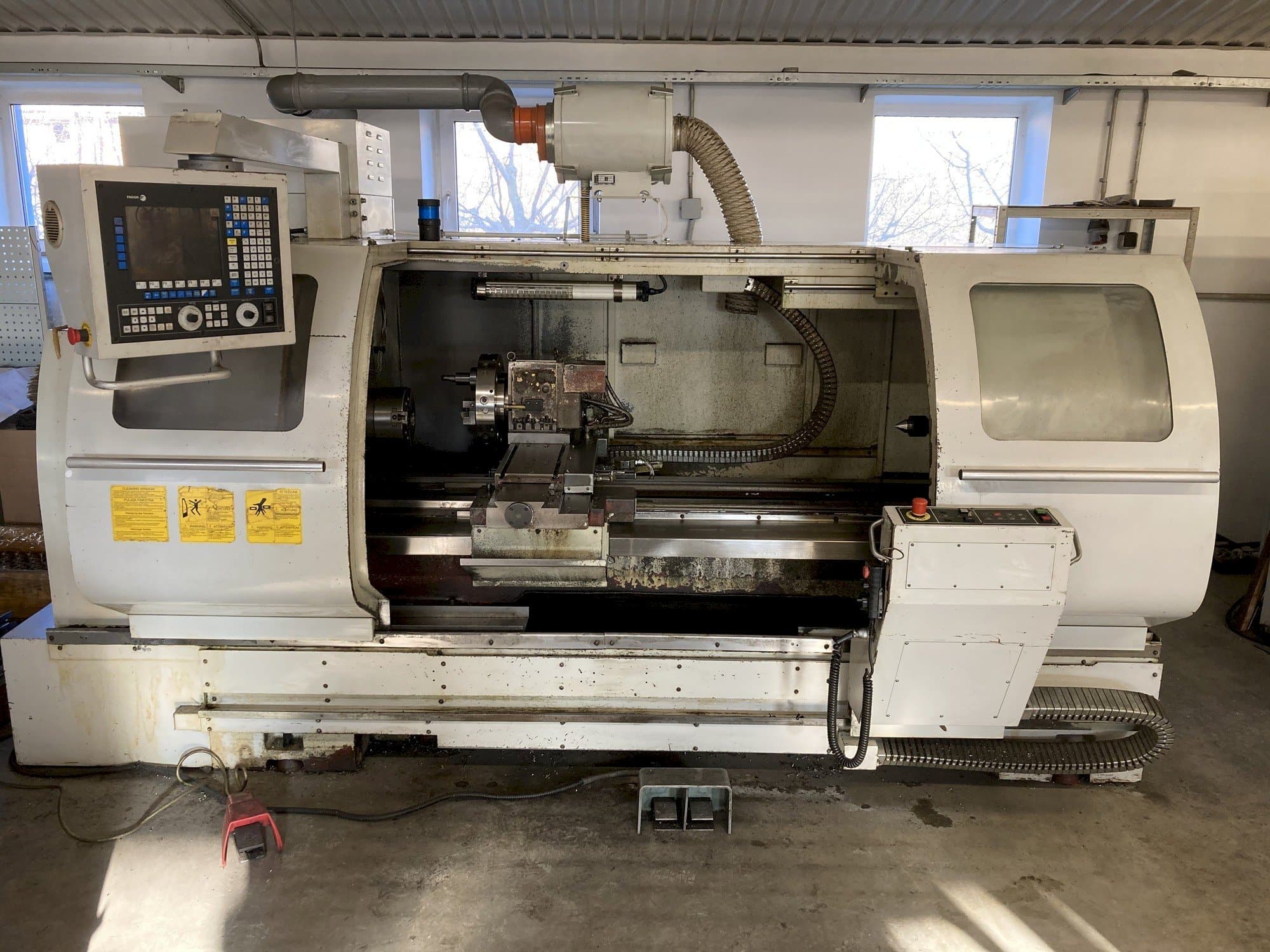 Vista frontale della macchina FERMAT SF 48-1500 CNC