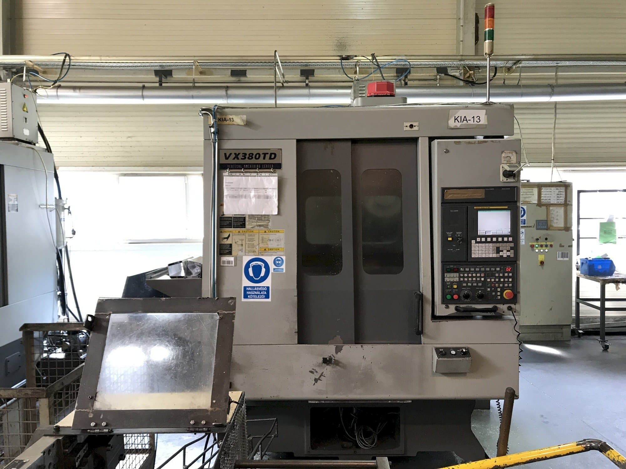 Vista frontale della macchina Hyundai Kia VX380TD