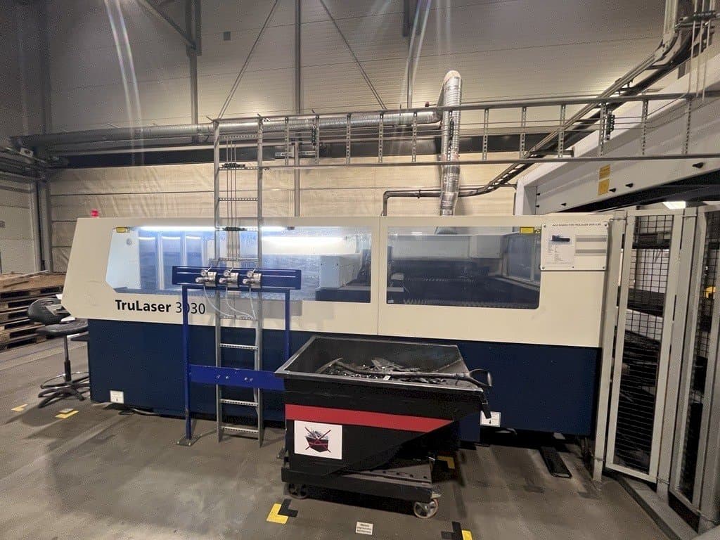 Vista frontale della macchina TRUMPF TruLaser 3030 L30