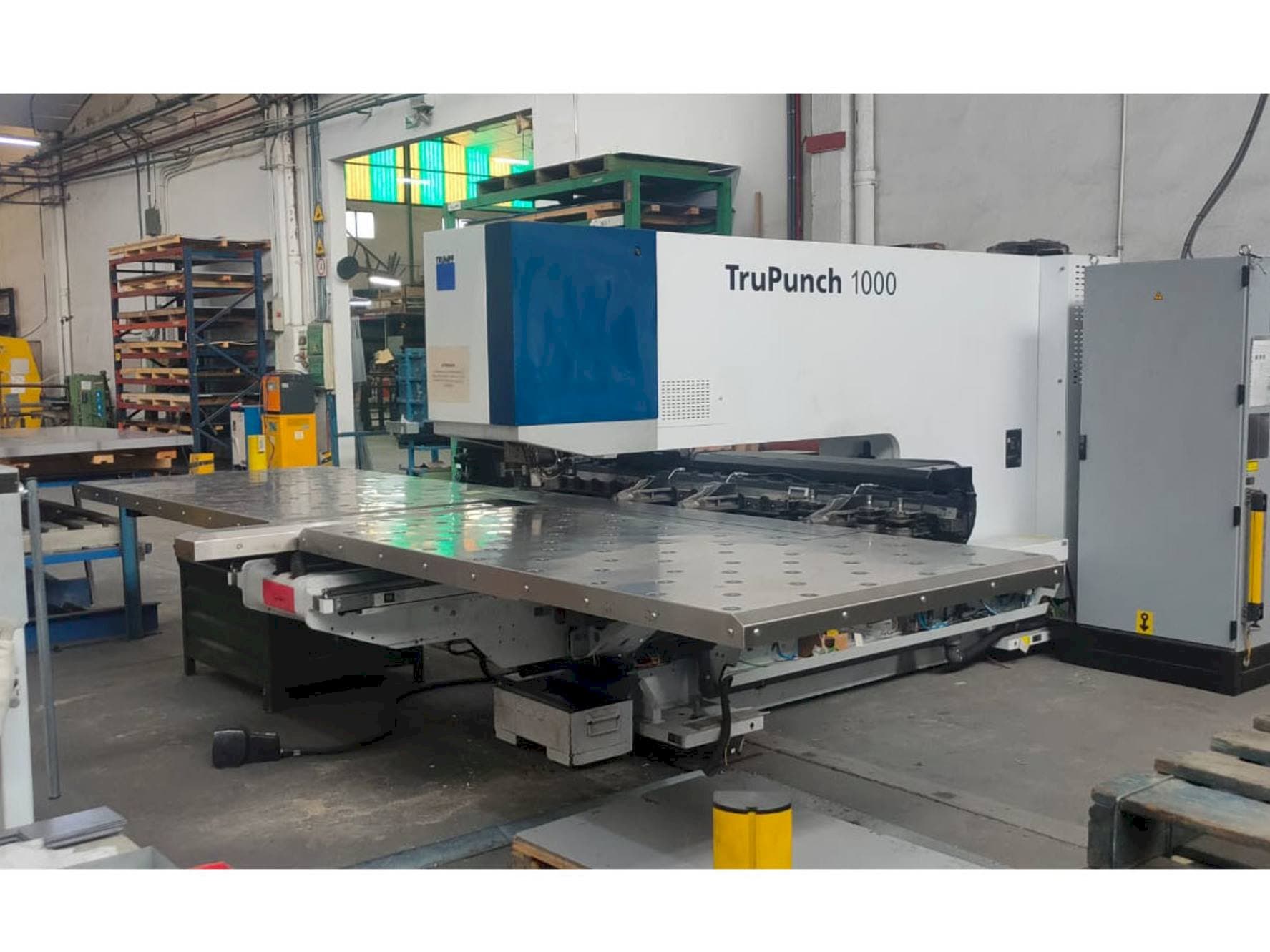 Vista frontale della macchina Trumpf TruPunch 1000 (S05)