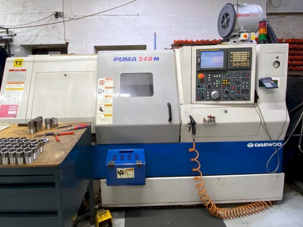 Vista frontale della macchina DAEWOO PUMA 240MB