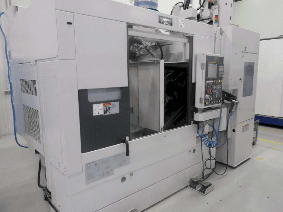 Vista frontale della macchina Takisawa TT-2600G