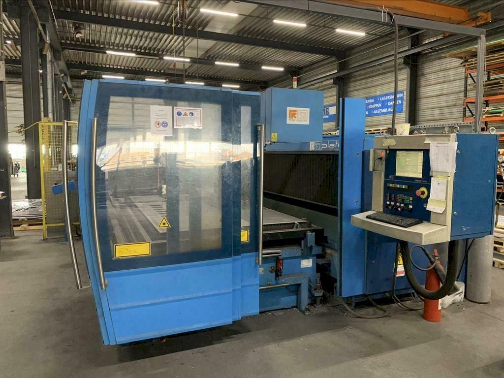 Vista frontale della macchina Prima Power Platino 1530