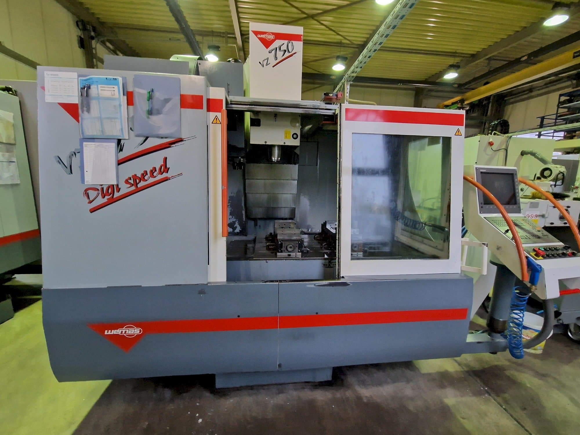 Vista frontale della macchina WEMAS VZ 750