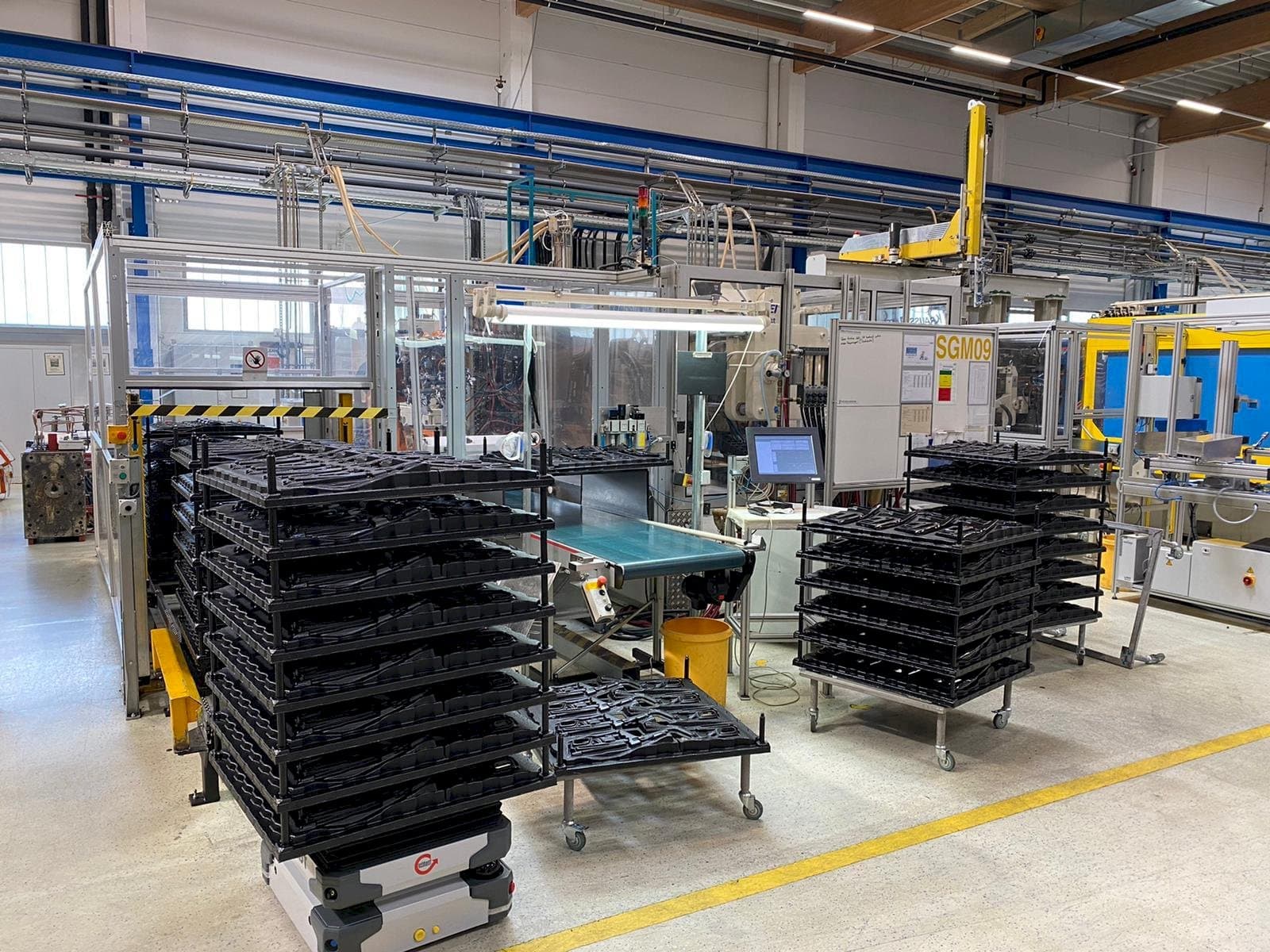 Vista frontale della macchina Krauss Maffei 650-1900-520 CZ Multinject