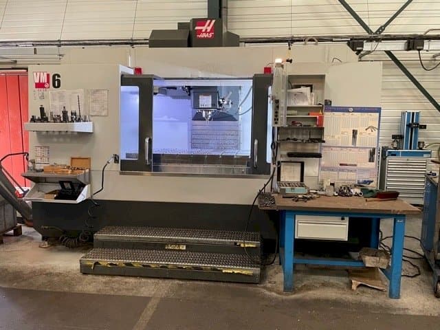 Vista frontale della macchina HAAS VM-6