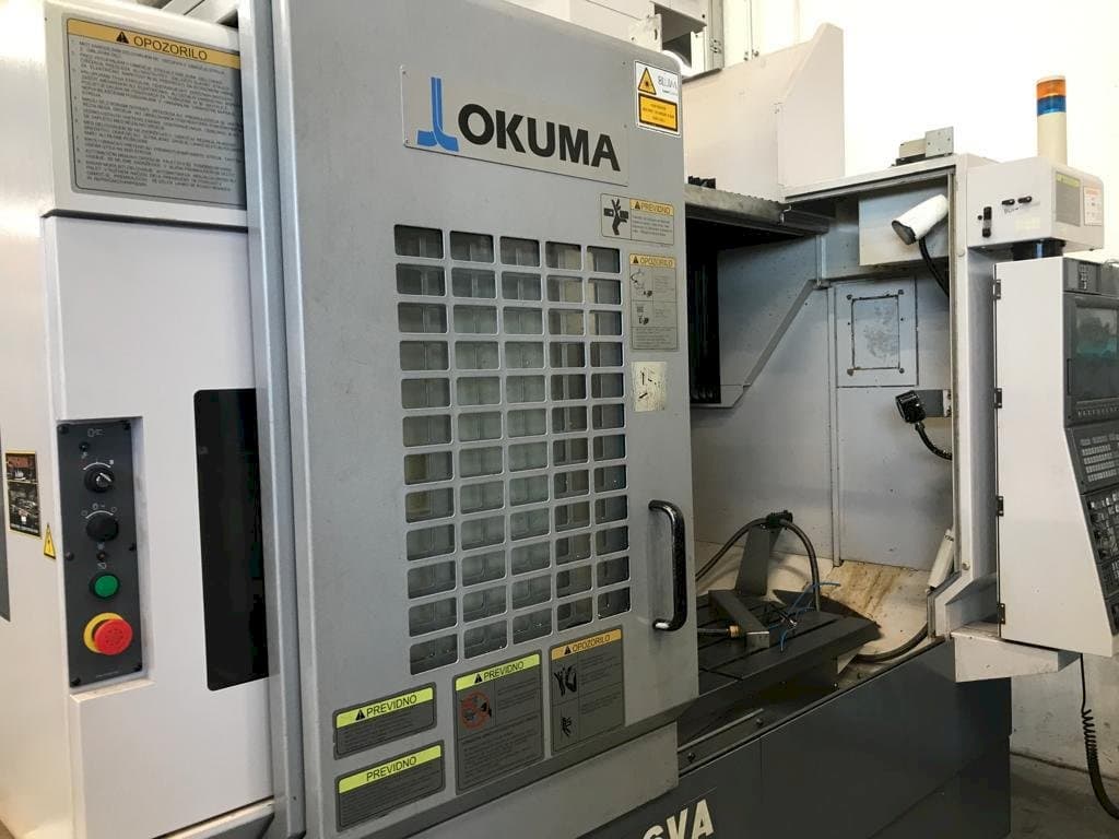 Vista frontale della macchina Okuma MB 56 VA