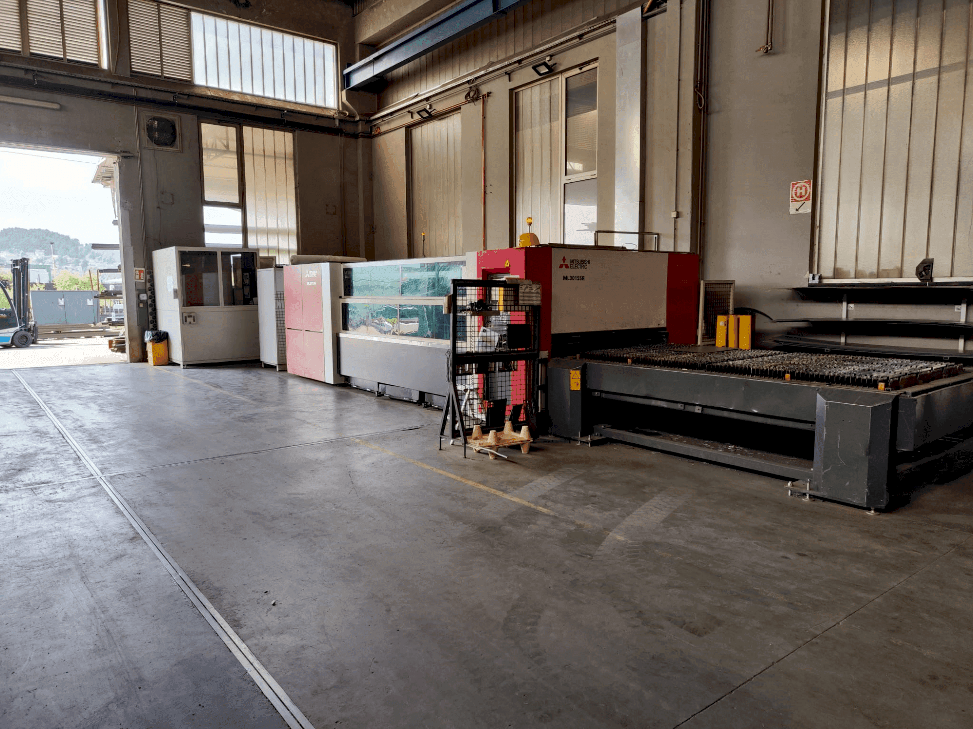 Vista frontale della macchina Mitsubishi ML 3015 SR