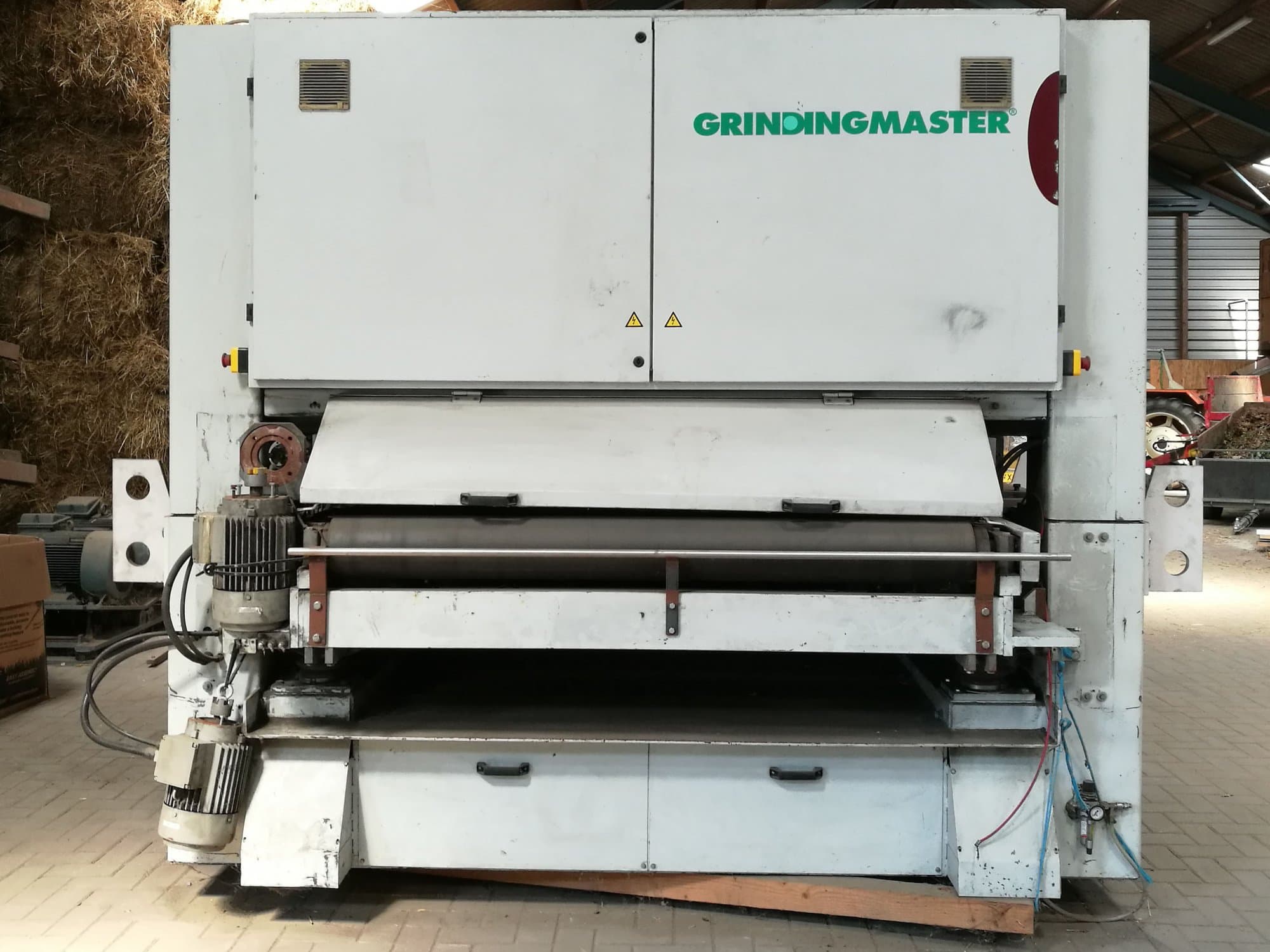 Vista frontale della macchina TIMESAVERS MB-2-1600 Z2