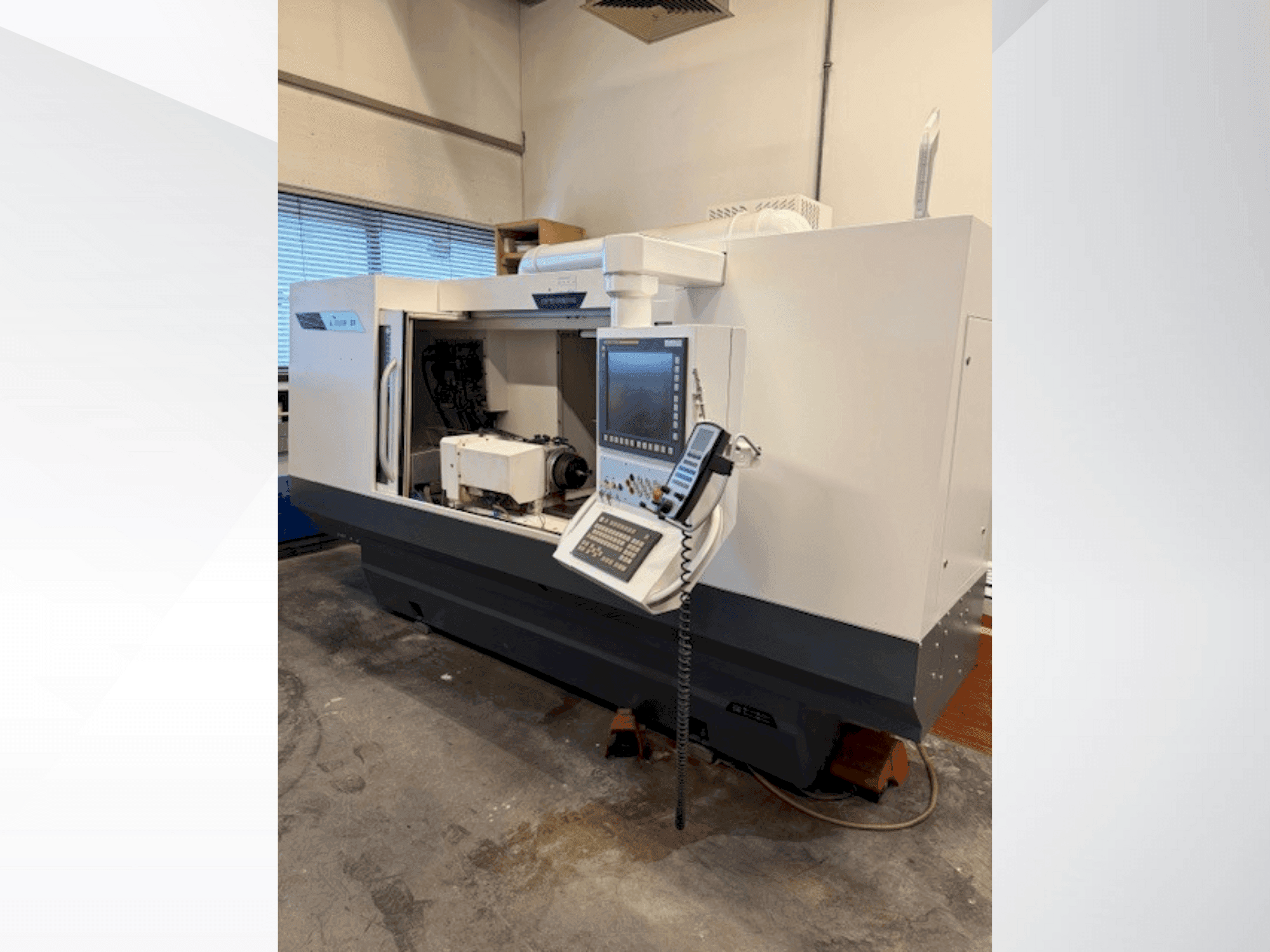 Vista frontale della macchina STUDER  S31