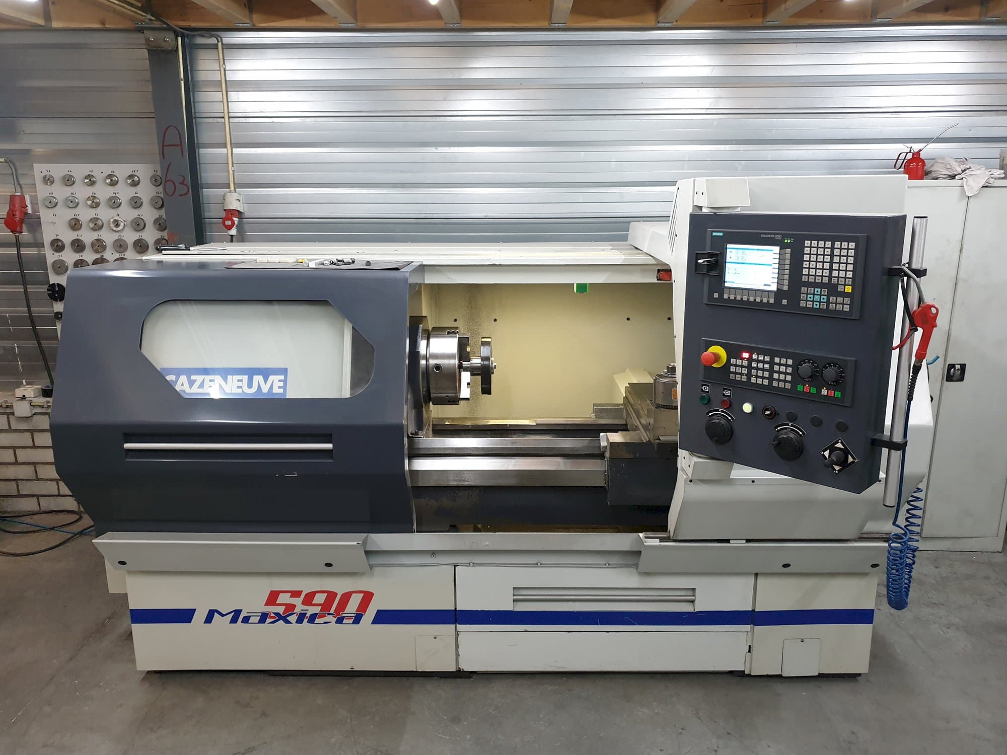 Vista frontale della macchina CAZENEUVE MAXICA 590