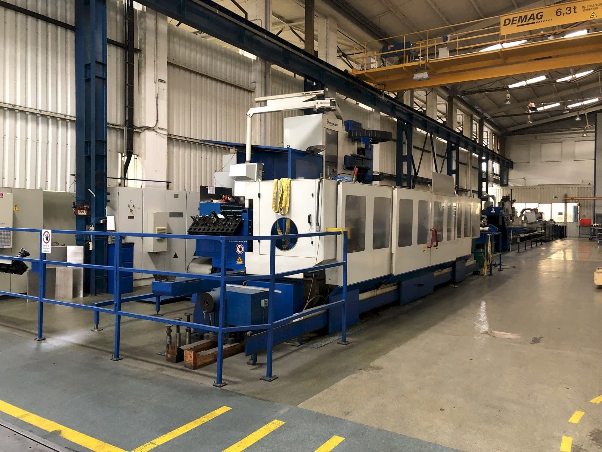 Vista frontale della macchina Soraluce SP-8000