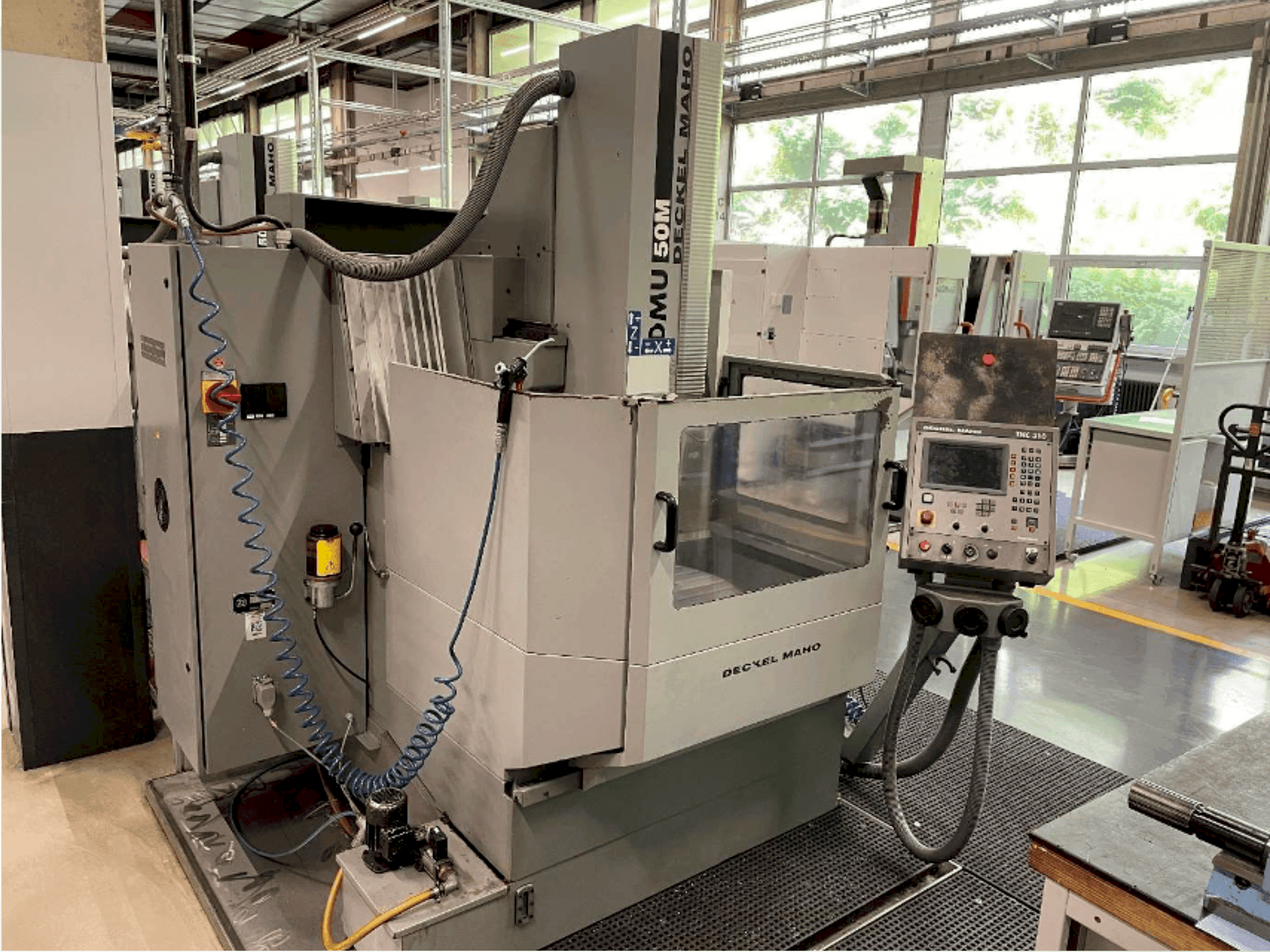 Vista frontale della macchina DECKEL DMU 50