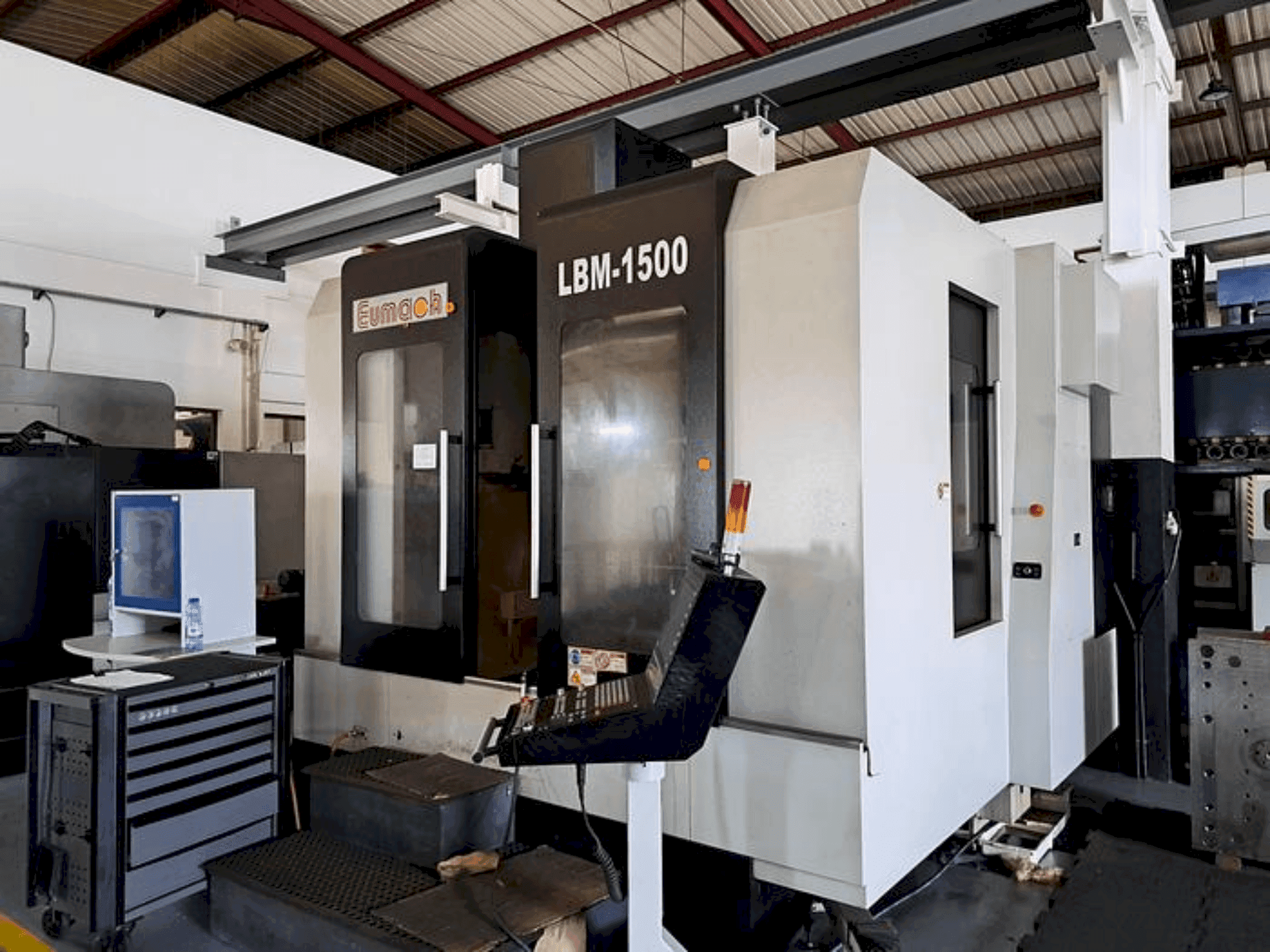 Vista frontale della macchina Eumach LBM-1500