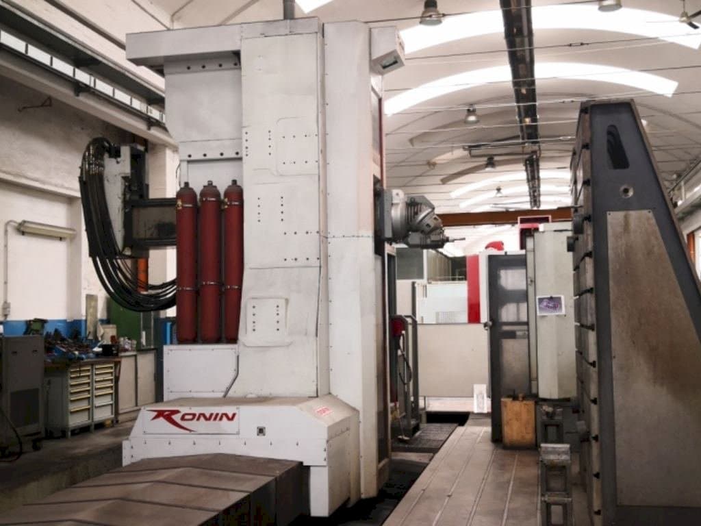 Vista frontale della macchina FPT Ronin