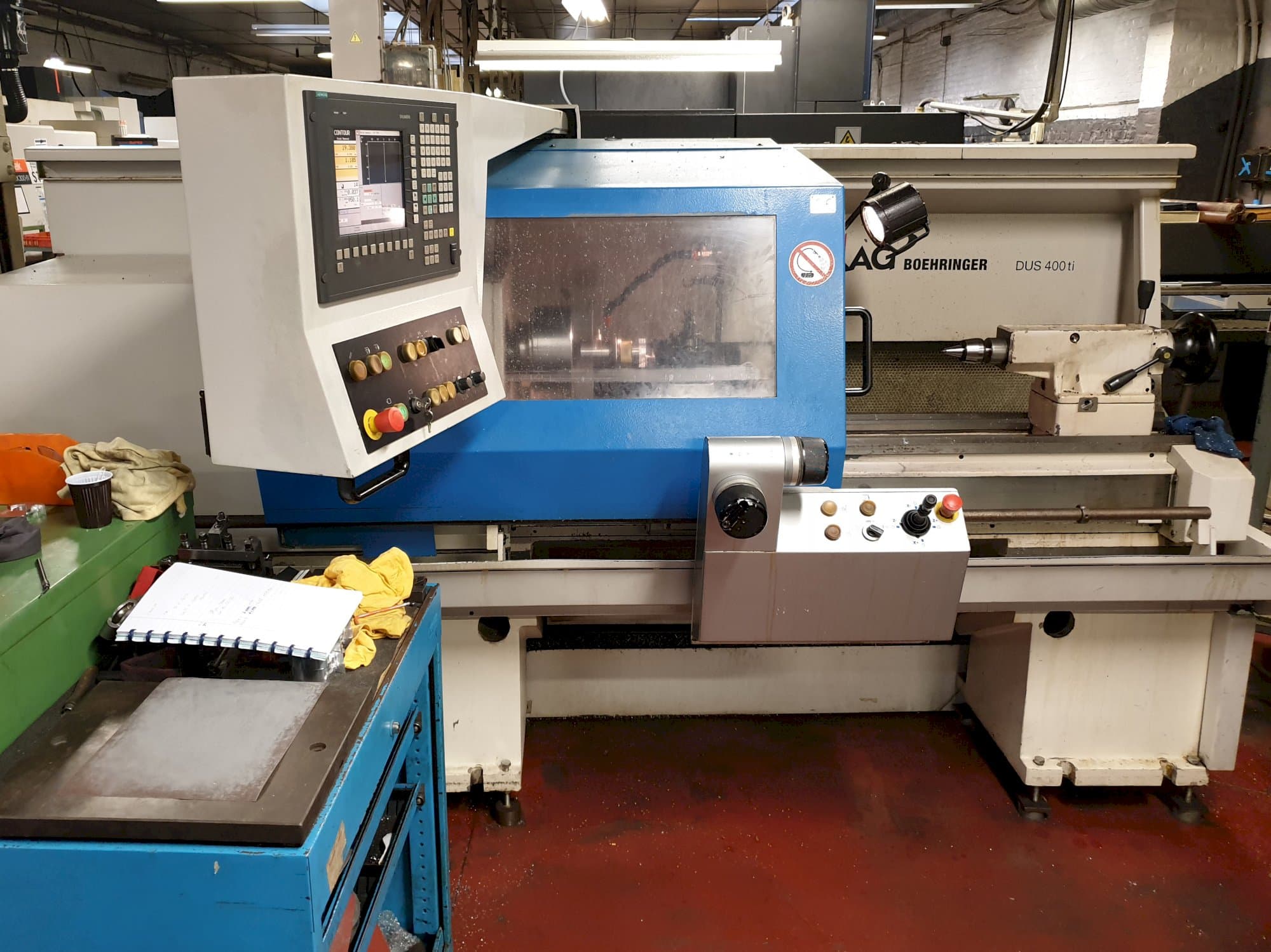 Vista frontale della macchina BOEHRINGER DUS 400 ti