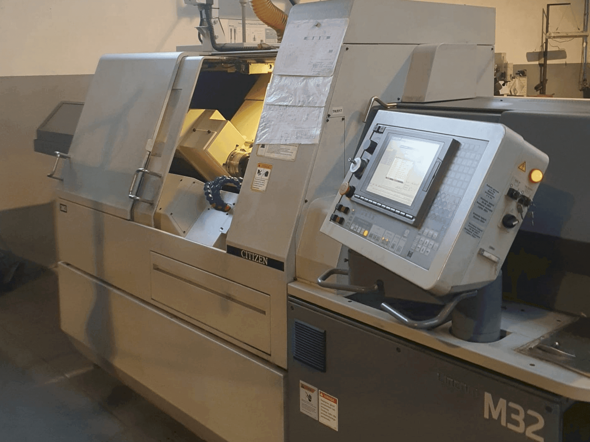 Vista frontale della macchina Citizen M32