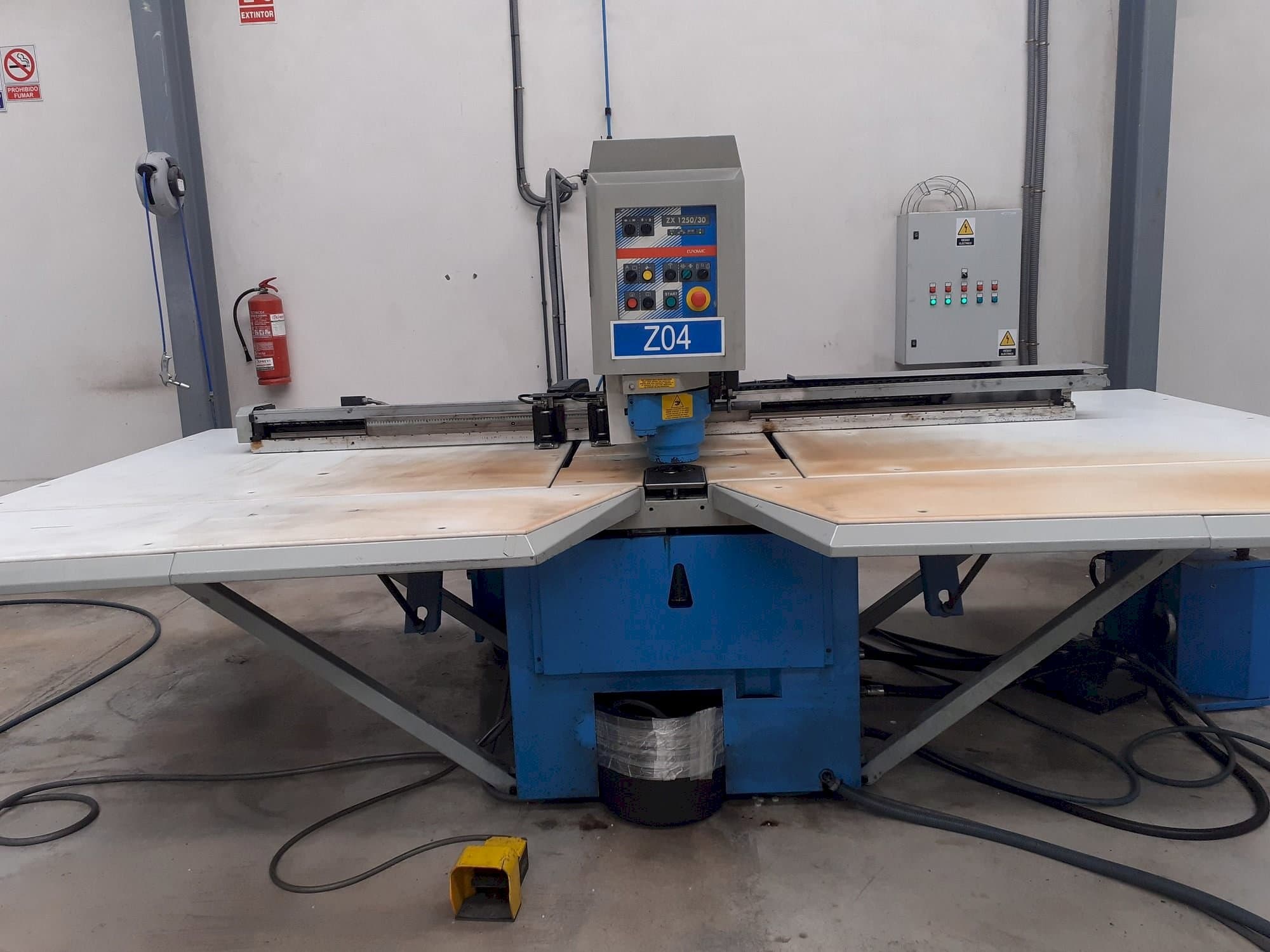 Vista frontale della macchina Euromac ZX125-30