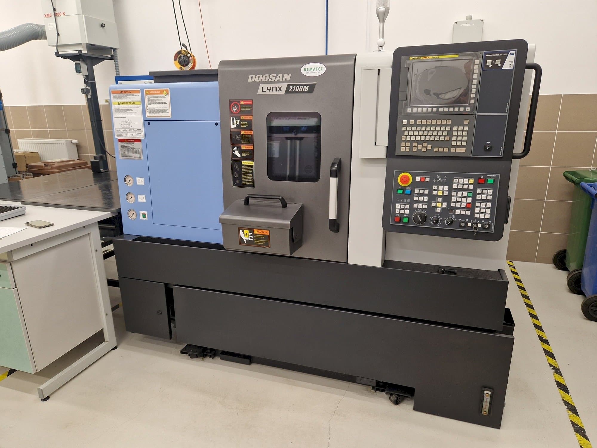 Vista frontale della macchina Doosan Lynx 2100ME