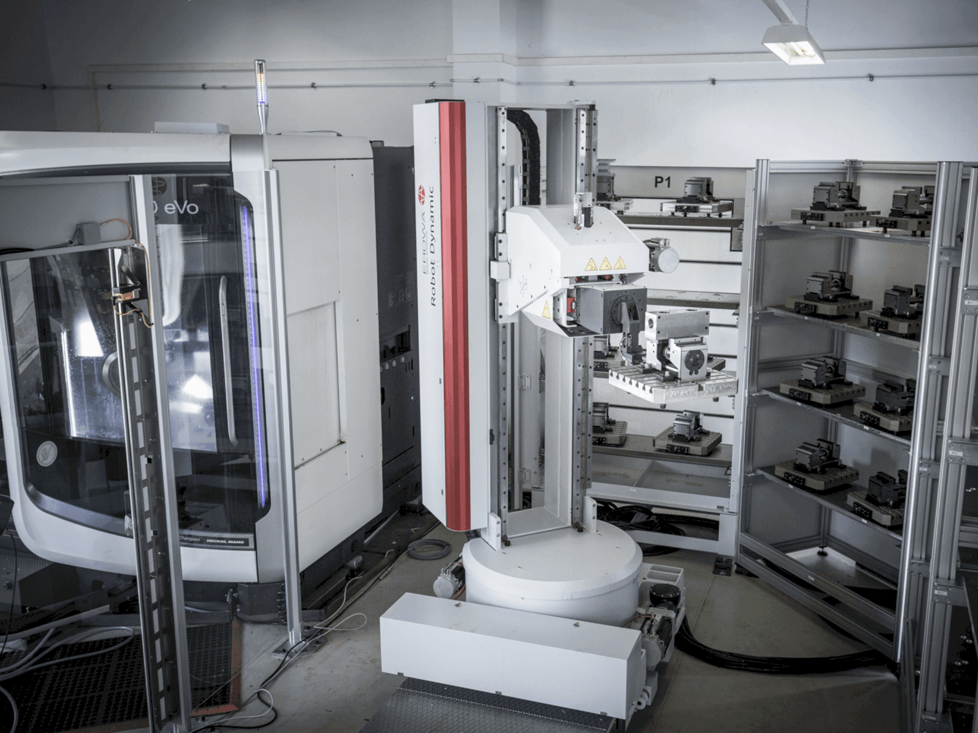 Vista frontale della macchina DMG MORI DMU 60 EVO