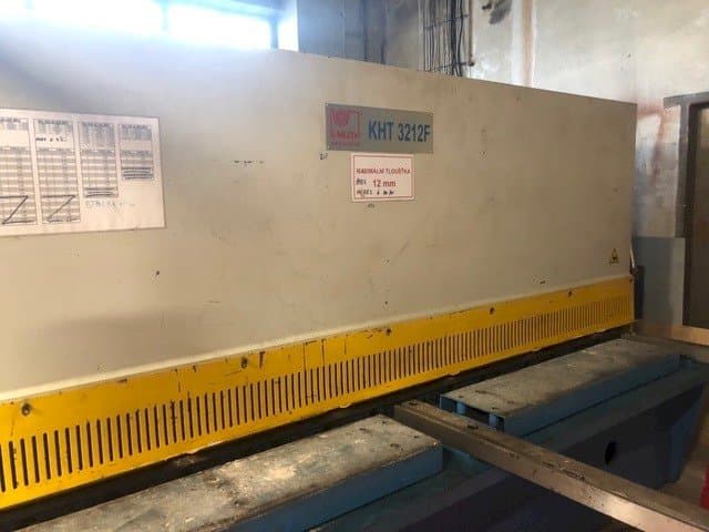 Vista frontale della macchina KNUTH KHT 3212 F