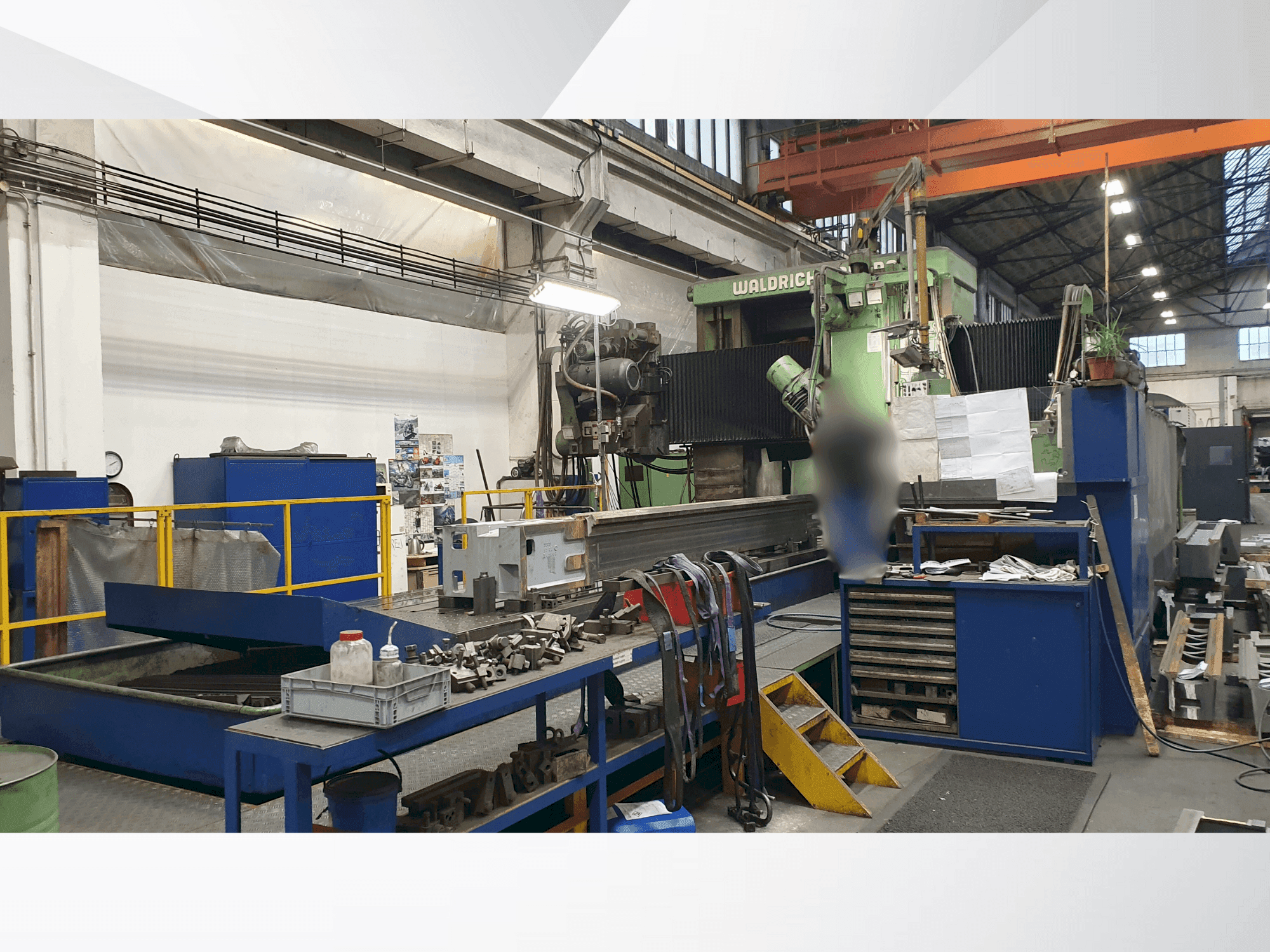 Vista frontale della macchina WALDRICH COBURG 30-15 S 3030