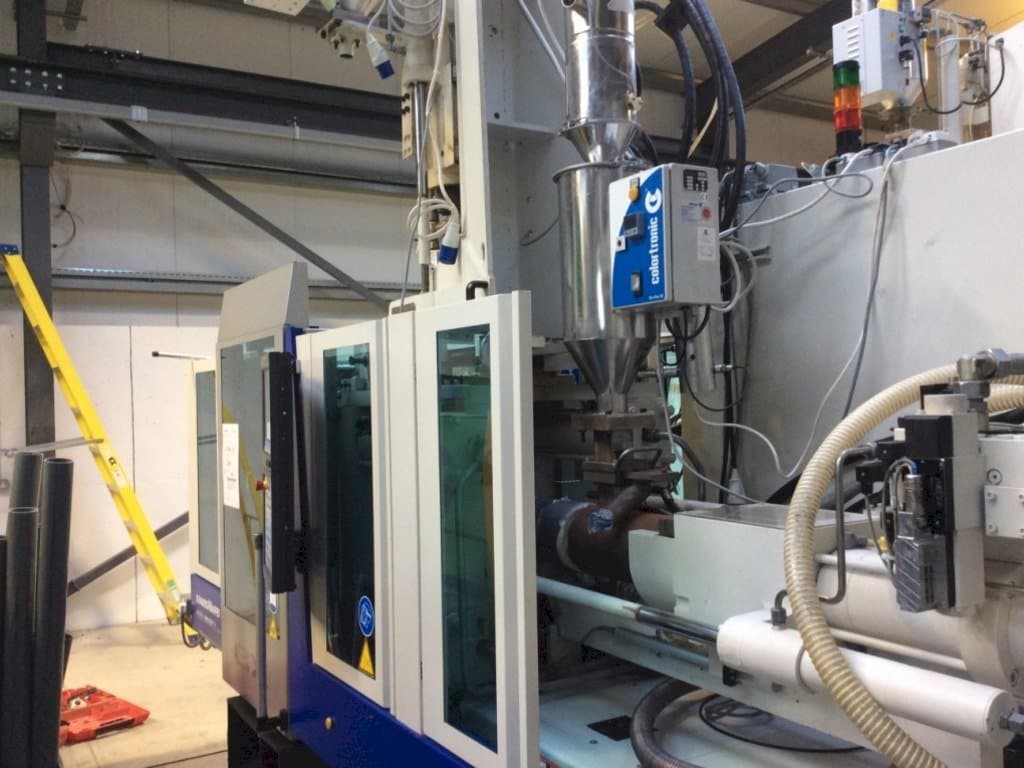 Vista frontale della macchina Krauss Maffei 80-180-55 CX V