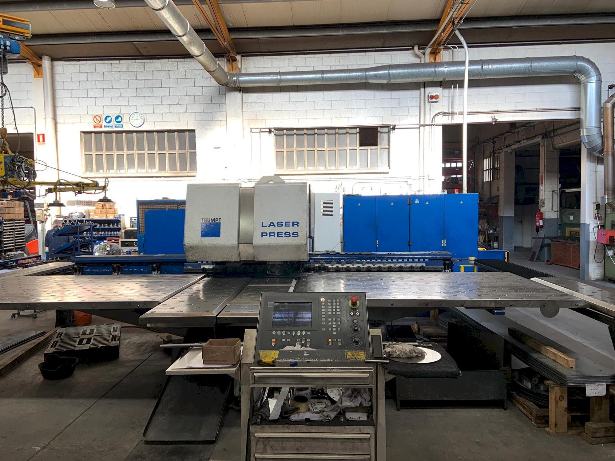 Vista frontale della macchina Trumpf Trumatic 600 L