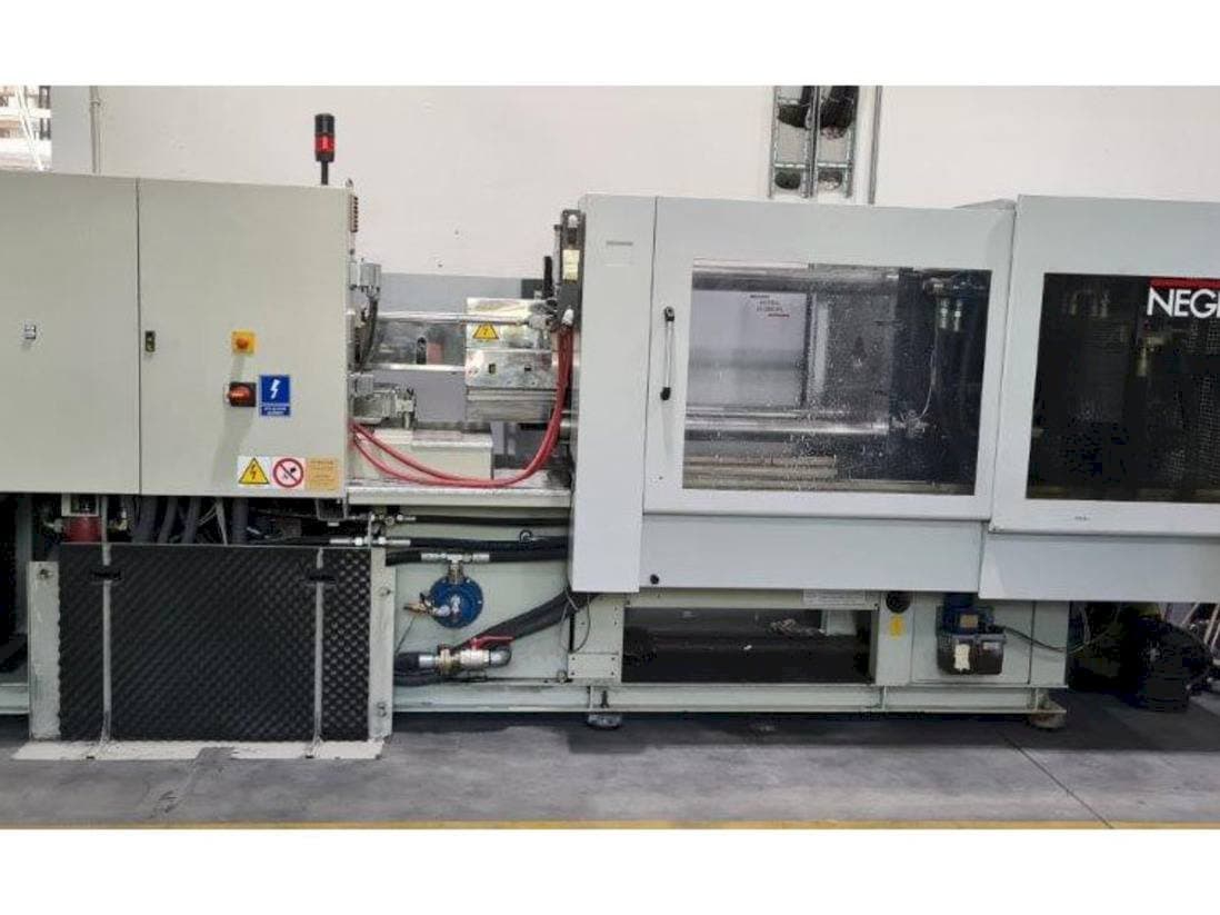 Vista frontale della macchina Negri Bossi V210