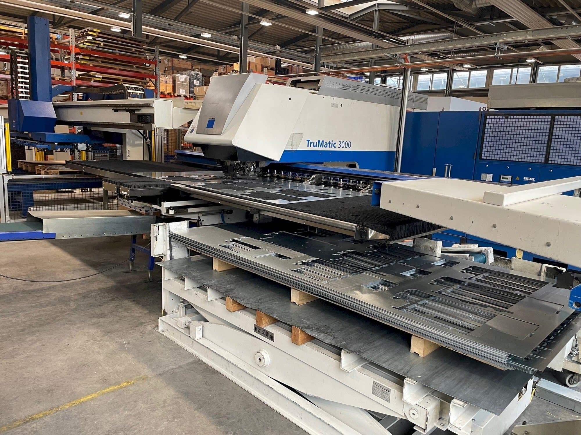 Vista frontale della macchina TRUMPF Trumatic 3000