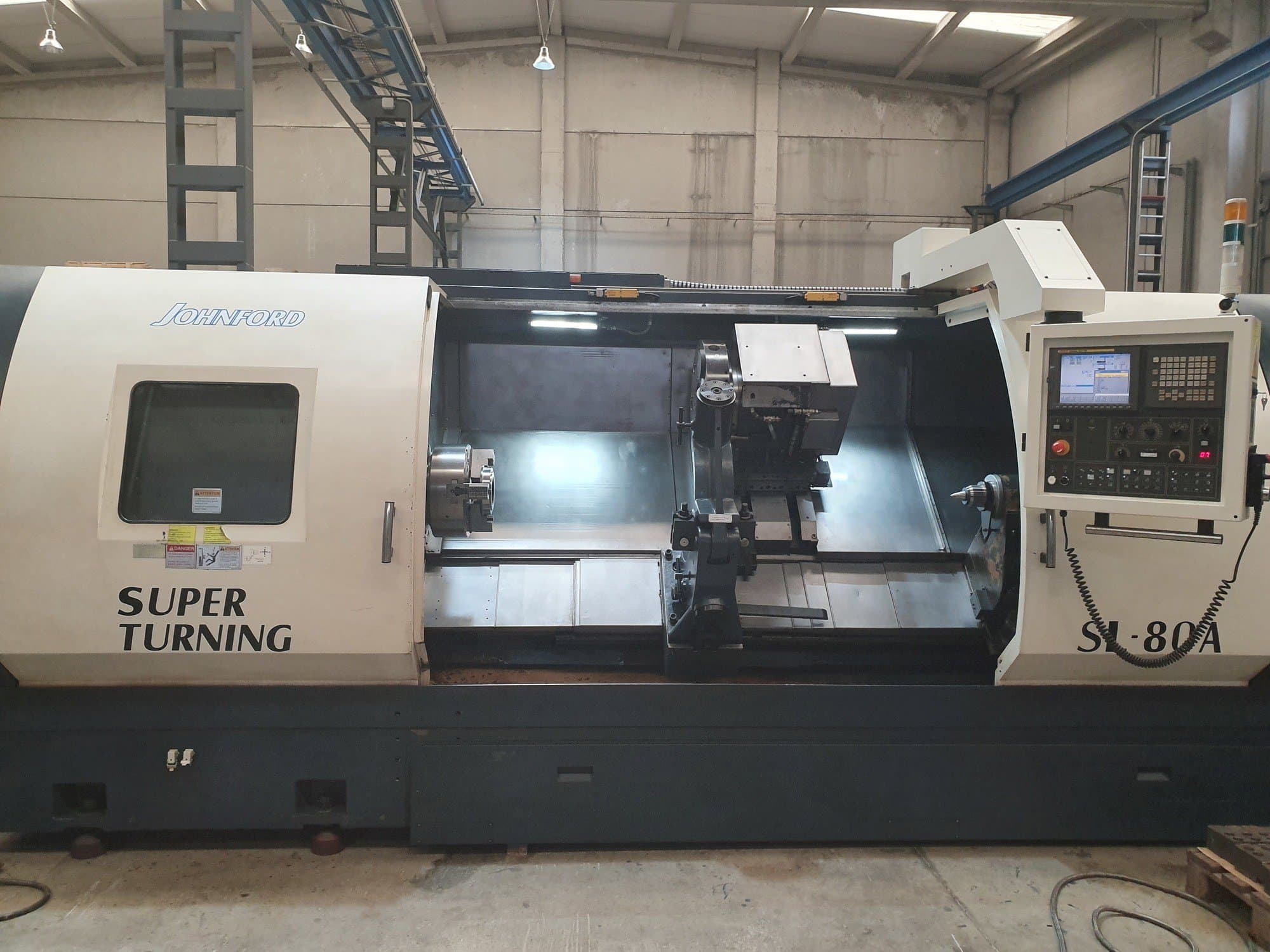 Vista frontale della macchina Johnford SL-80A