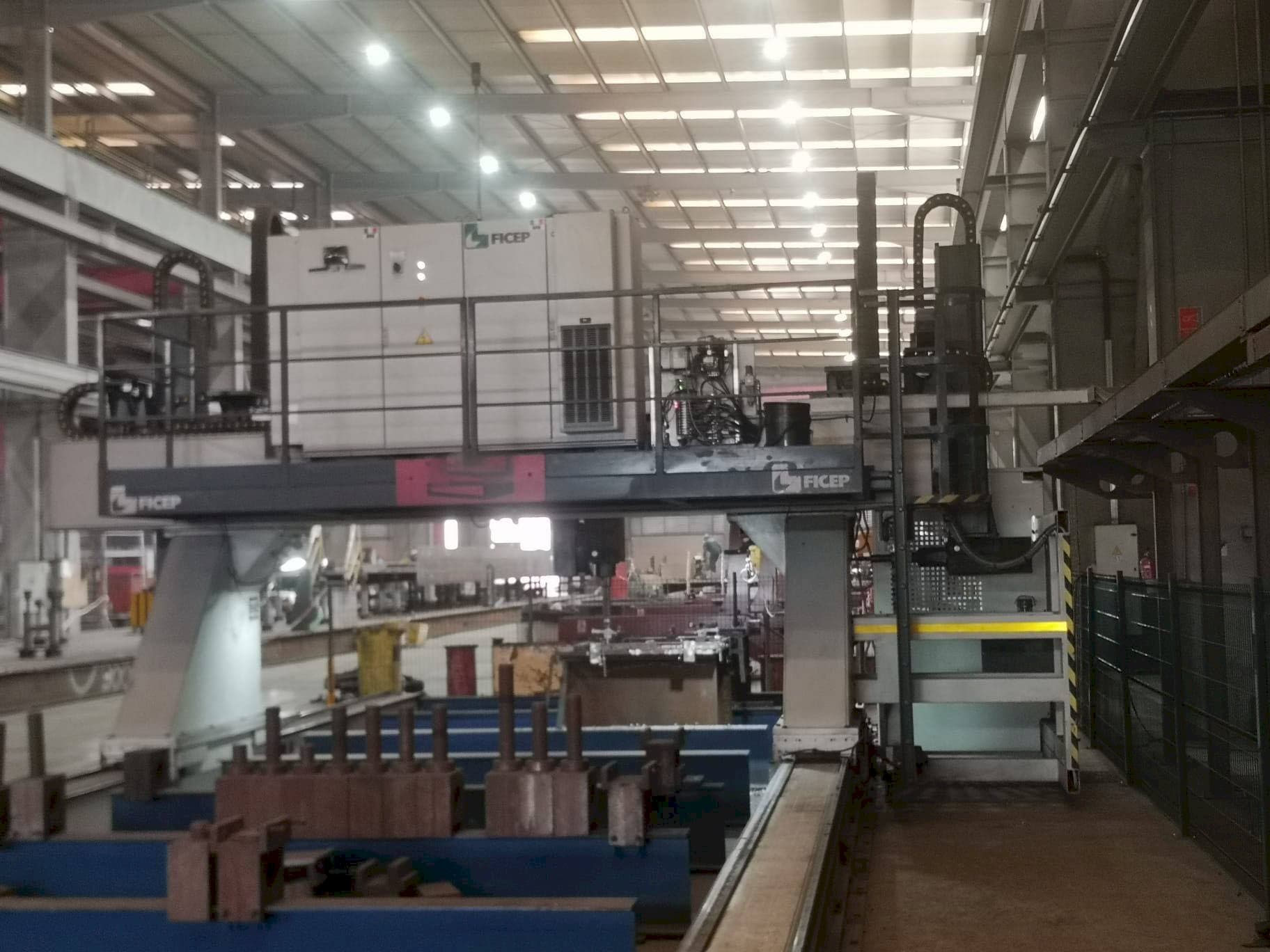 Vista frontale della macchina FICEP 3003/12 GDD