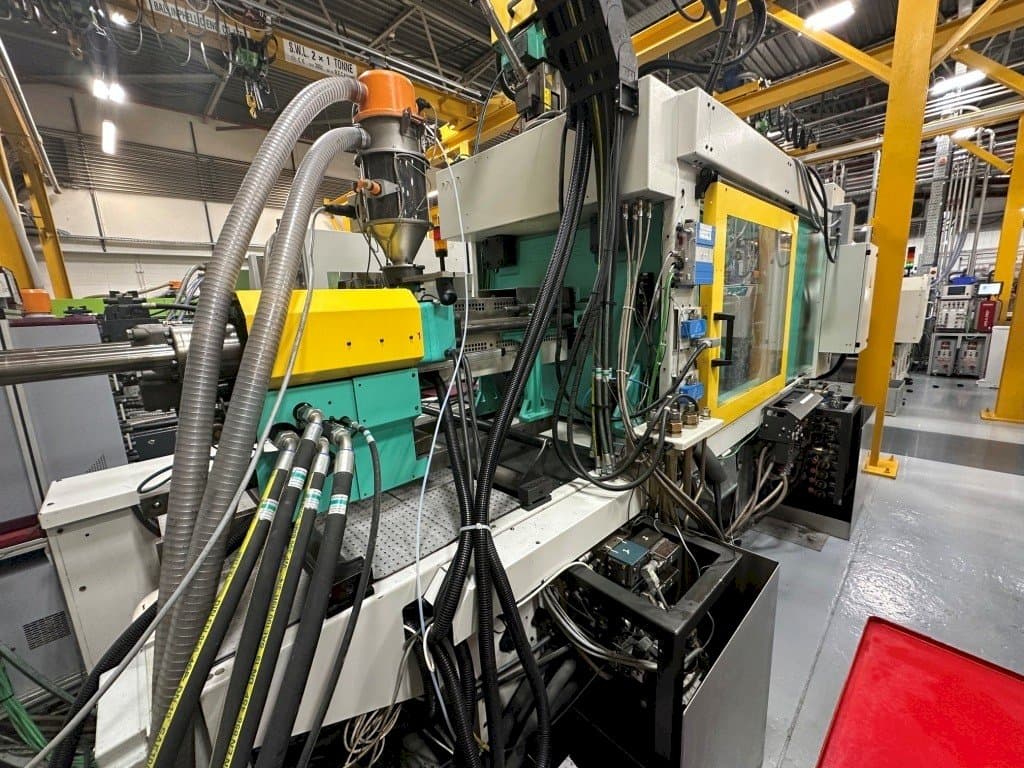 Vista laterale sinistra della macchina Arburg Allrounder 570C 2000 -350/150