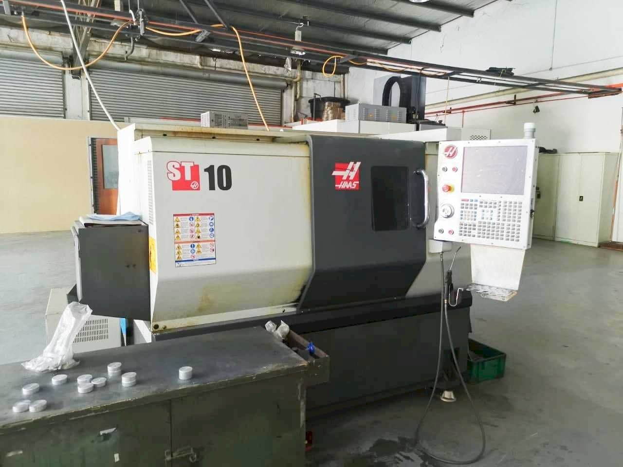 Vista frontale della macchina HAAS ST-10